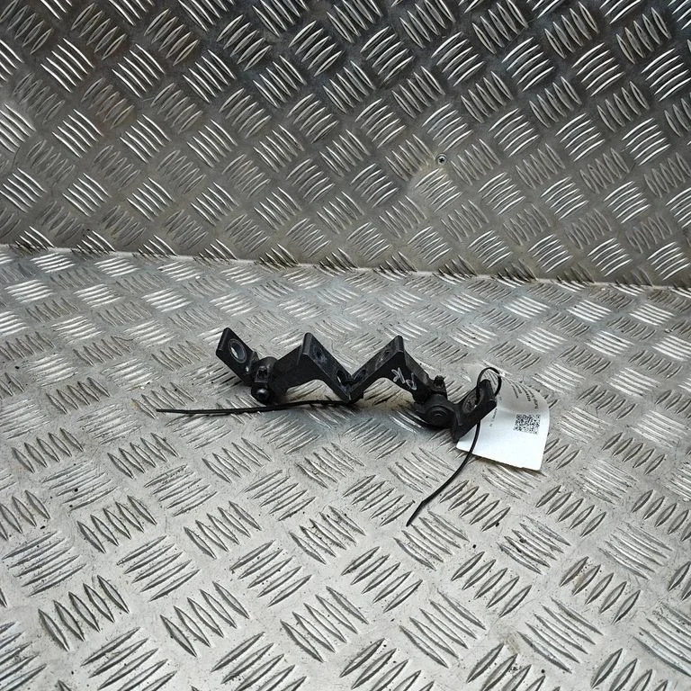 Priekšējo eņģu komplekts 8S0833403A