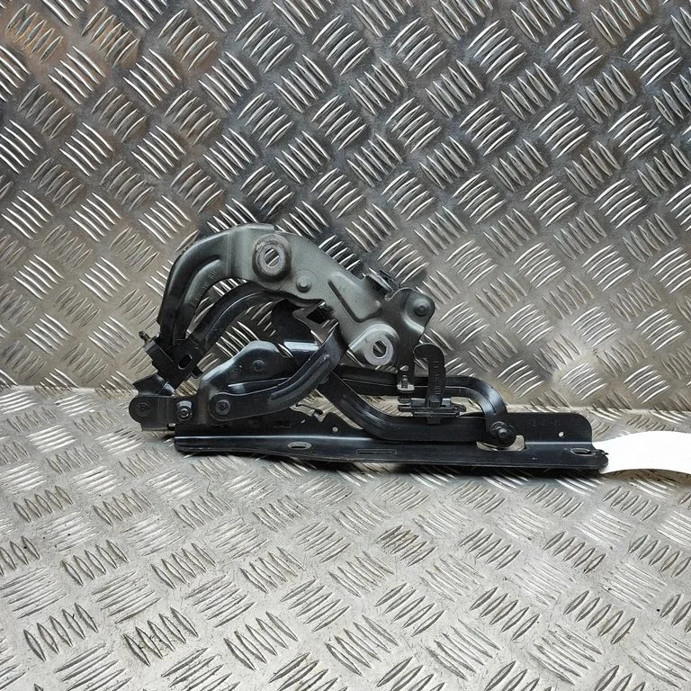 Motora pārsega eņģe (-es) 8S0823302D