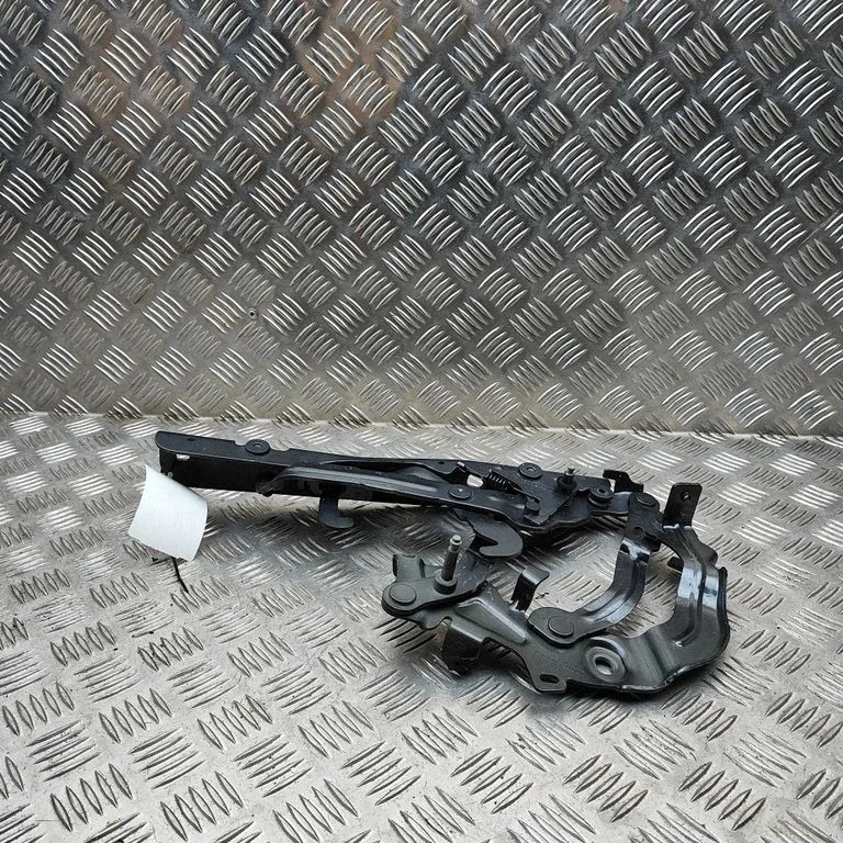 Motora pārsega eņģe (-es) 8S0823301D