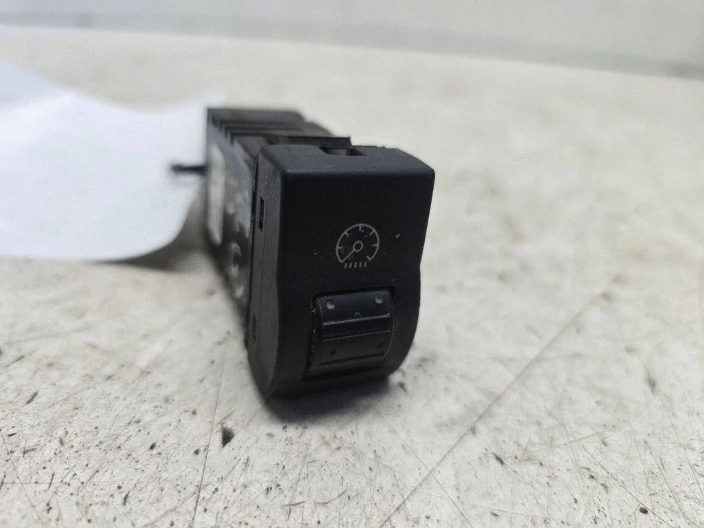 Panel lighting control switch BP4K666R0