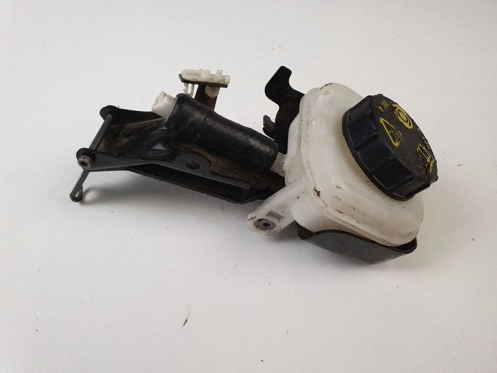 Brake fluid reservoir 32245332