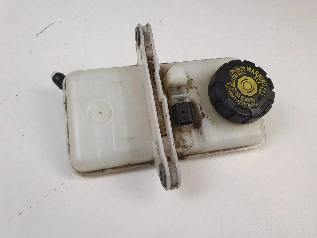 Zbiorniczek płynu hamulcowego 460910004R – Renault Scenic III - Grand scenic III (2009-2016)