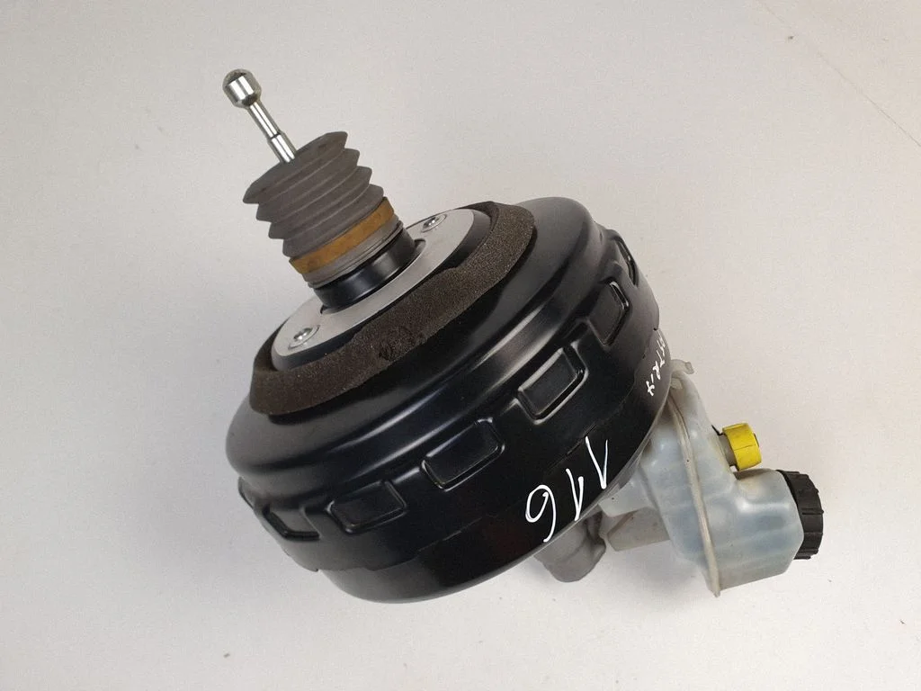 Brake booster 13338057