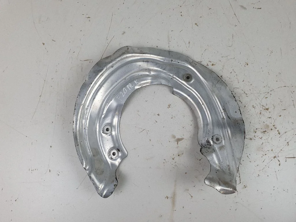 Front brake disc dust cover plate – front left