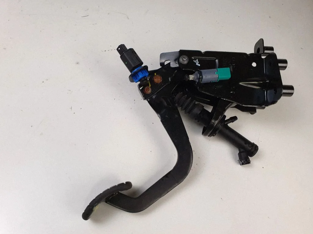 Brake pedal 465030044R