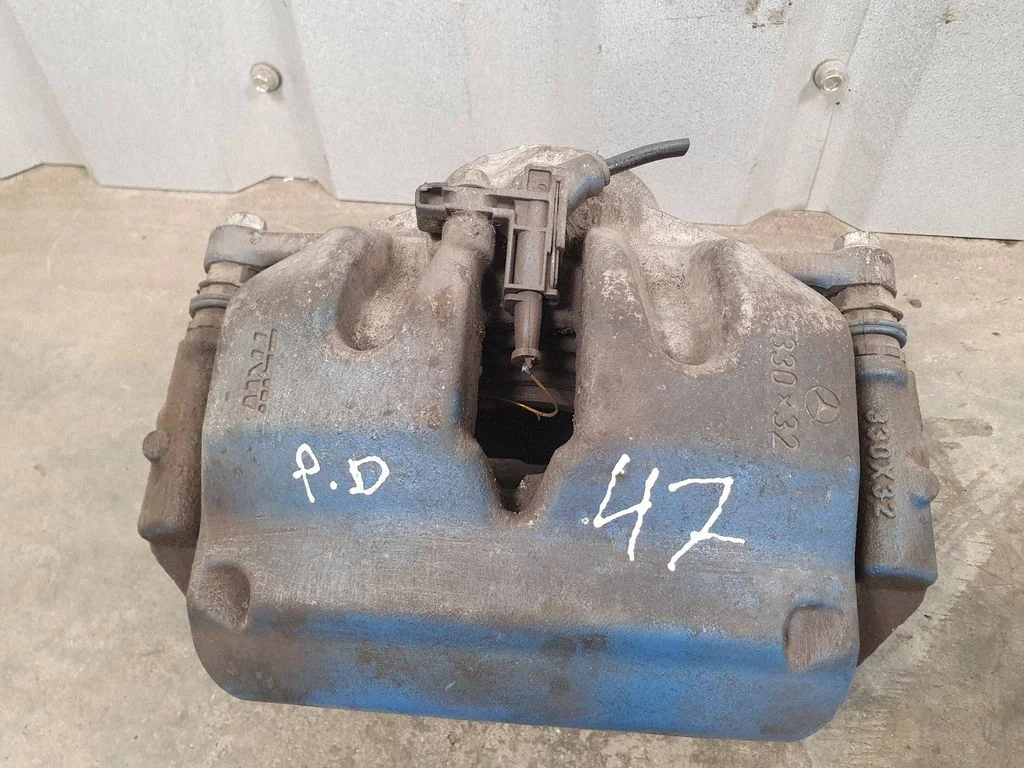 Front brake caliper 20518