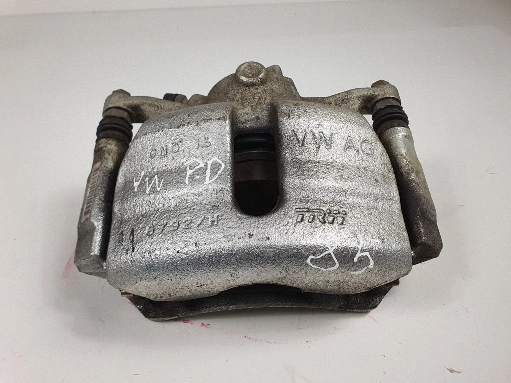 Front brake caliper – front right