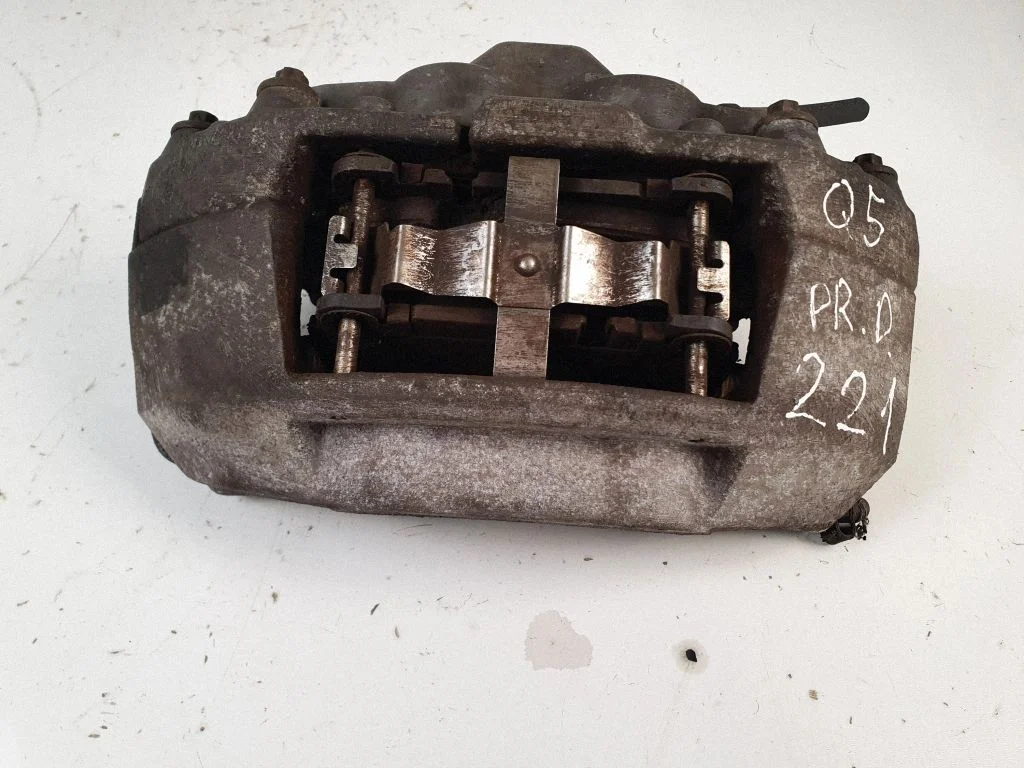 Front brake caliper – front right