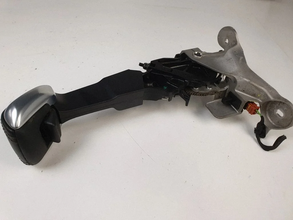 Handbrake/parking brake lever assembly