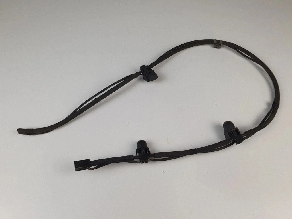 Windshield washer spray nozzle