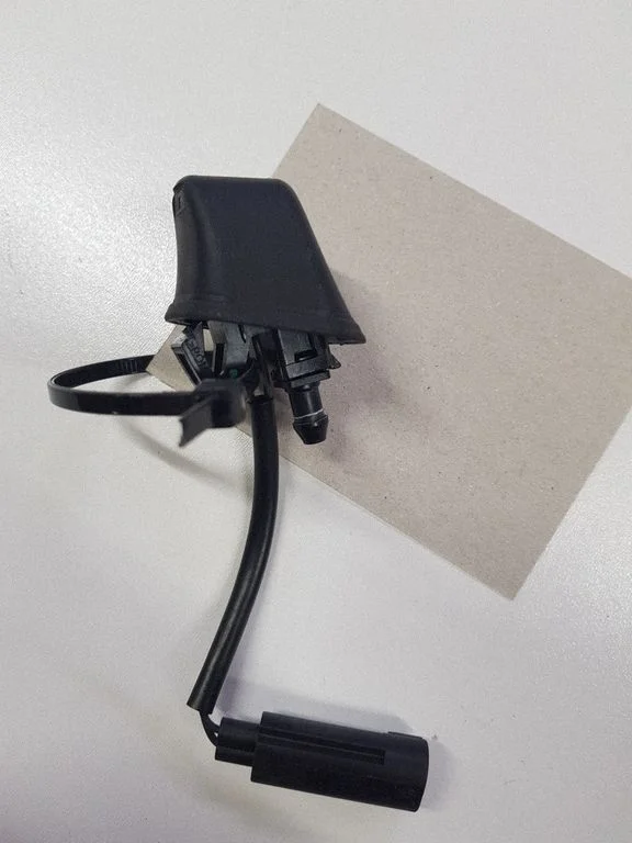Windshield washer spray nozzle – BMW 3 Series E92 E93 (2005-2014)