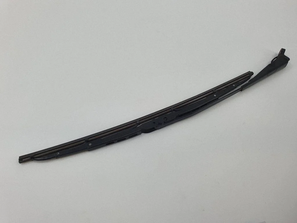 Rear wiper blade