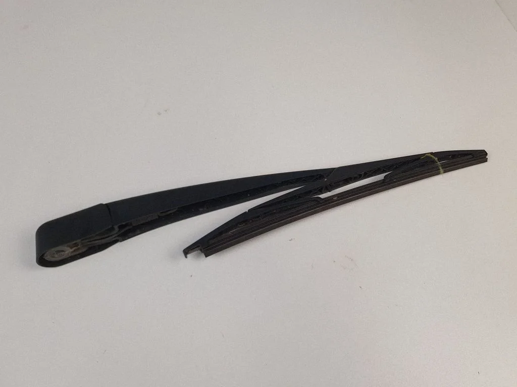 Rear wiper blade