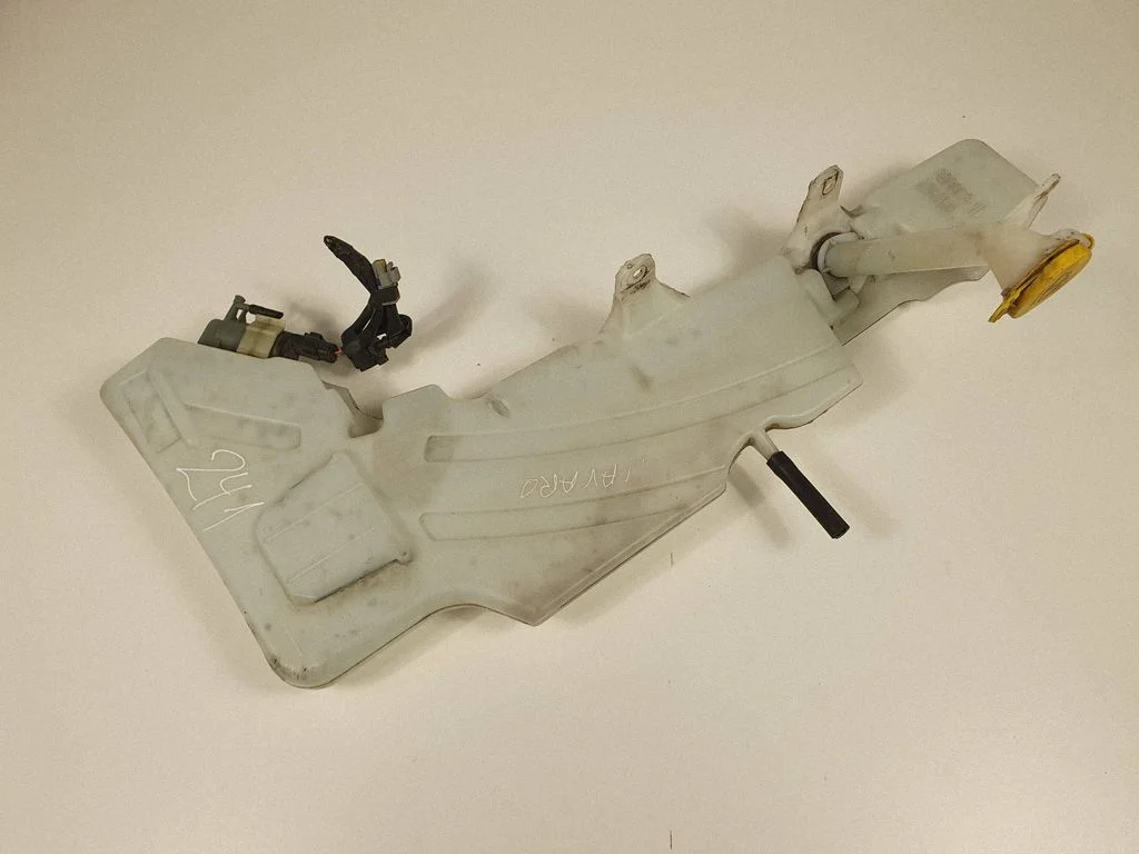 Windshield washer fluid reservoir/tank 289105X20A
