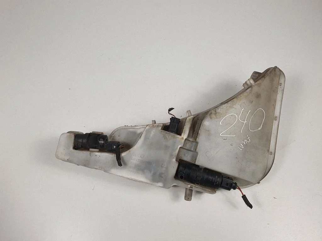Windshield washer fluid reservoir/tank