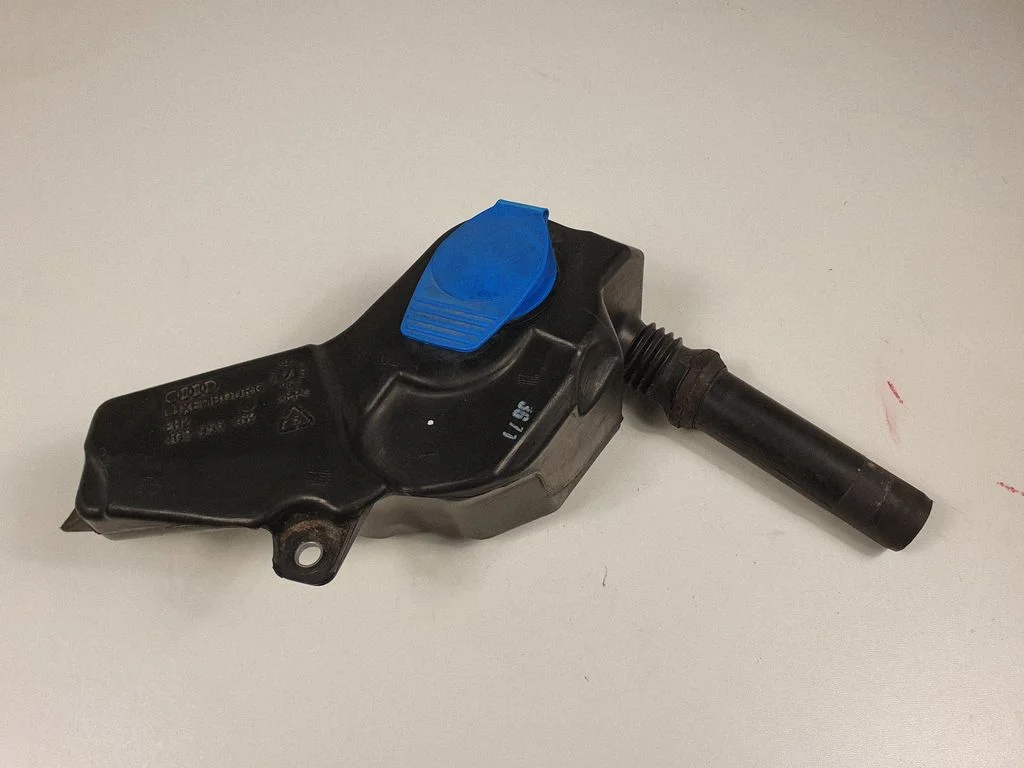 Windshield washer fluid reservoir/tank