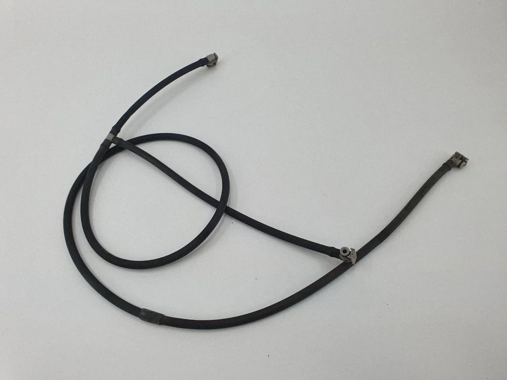 Headlight washer hose/pipe