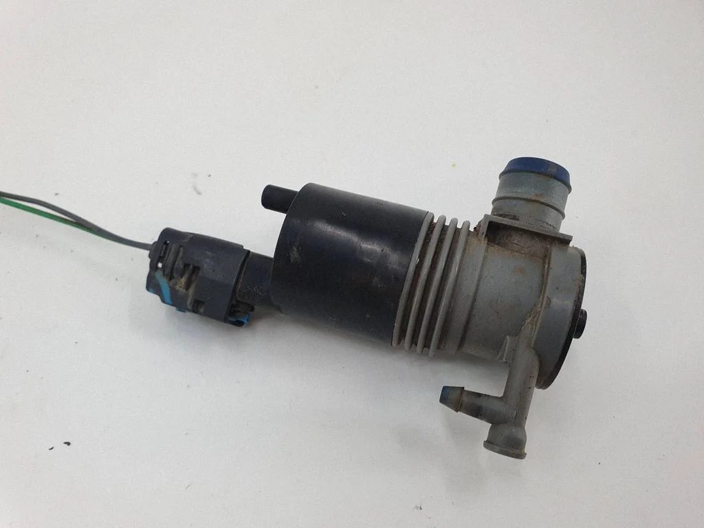 Windscreen/windshield washer pump – Renault Trafic III (X82) (2014-)
