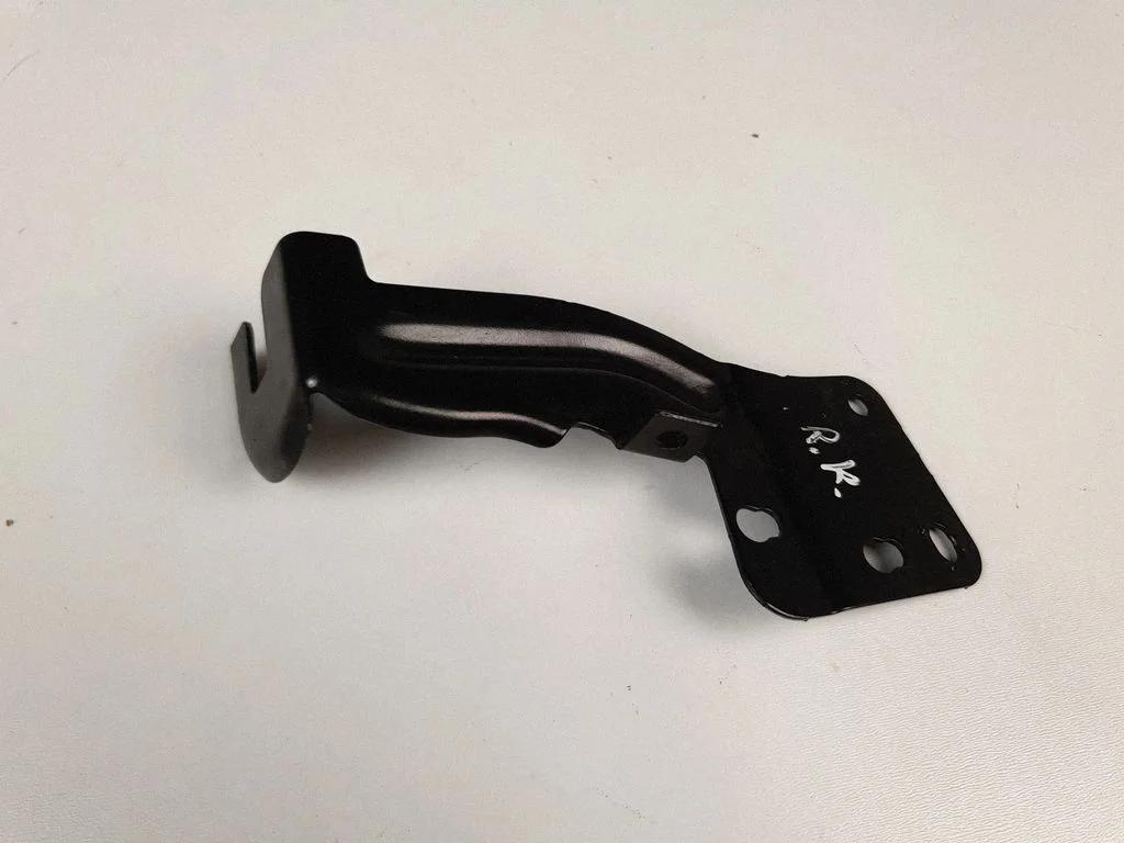 Headlight/headlamp mounting bracket – front left