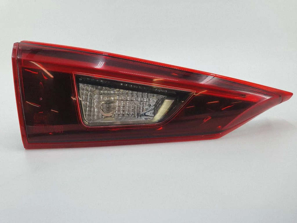 Tailgate rear/tail lights – rear left