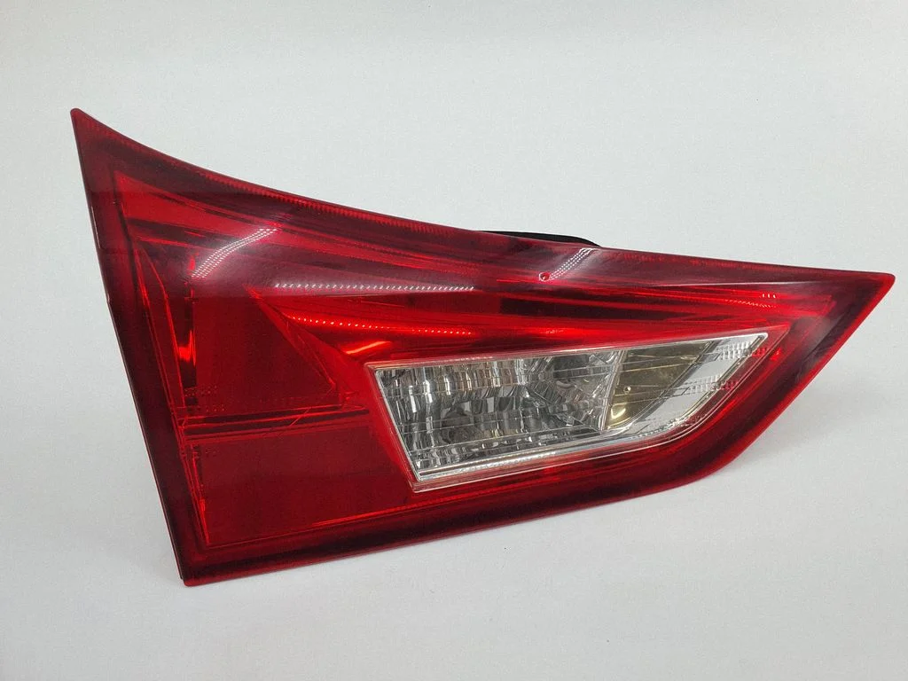 Tailgate rear/tail lights – rear left