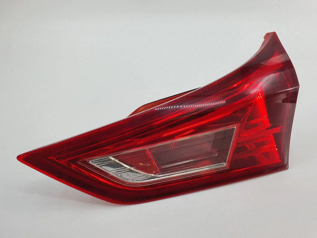 Tailgate rear/tail lights – rear left