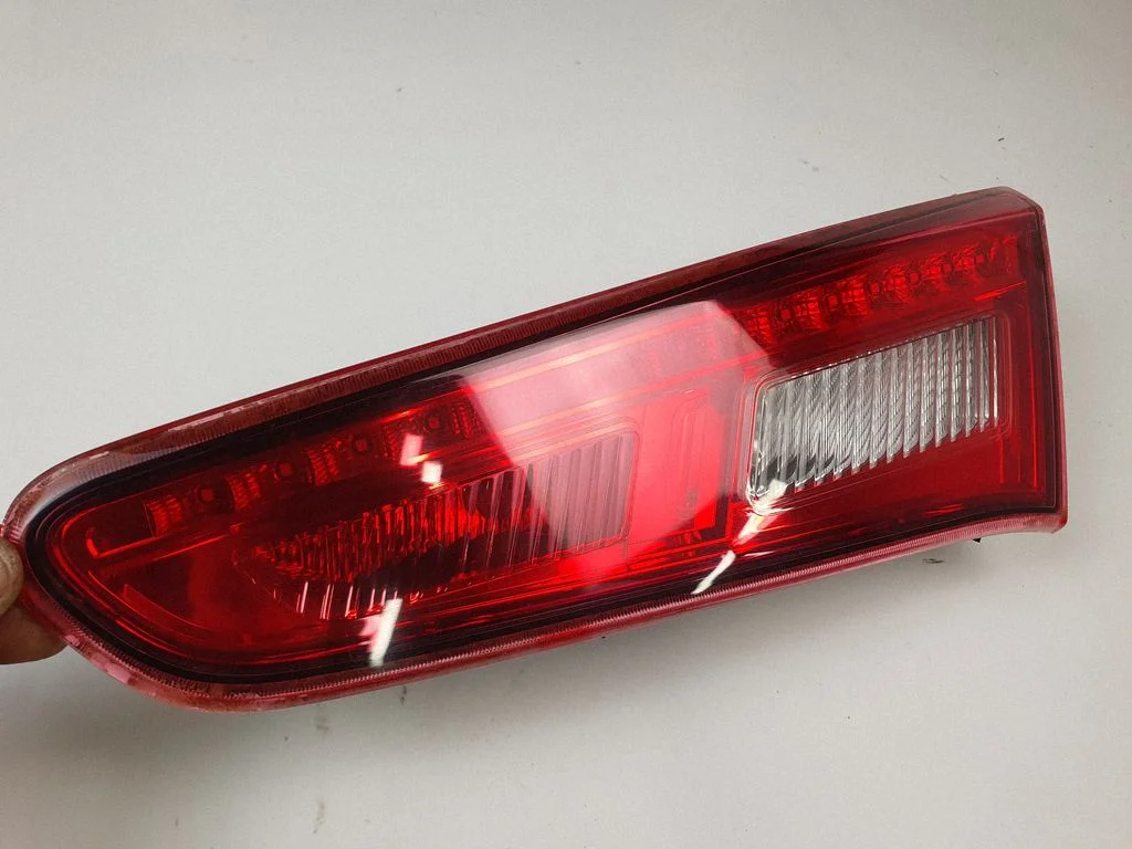 Tailgate rear/tail lights 50513400