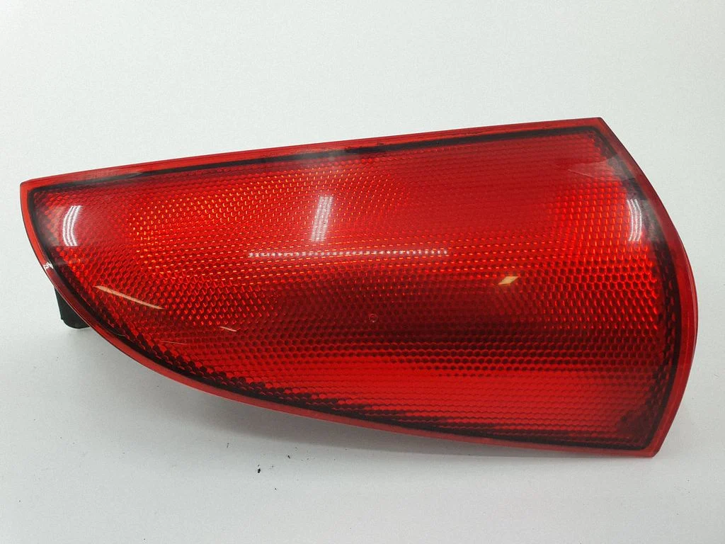 Rear tail light reflector – rear left