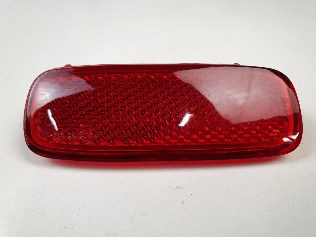 Rear tail light reflector – right