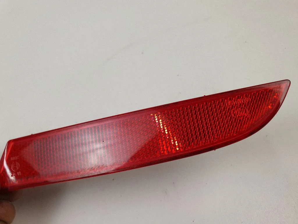 Rear tail light reflector – left