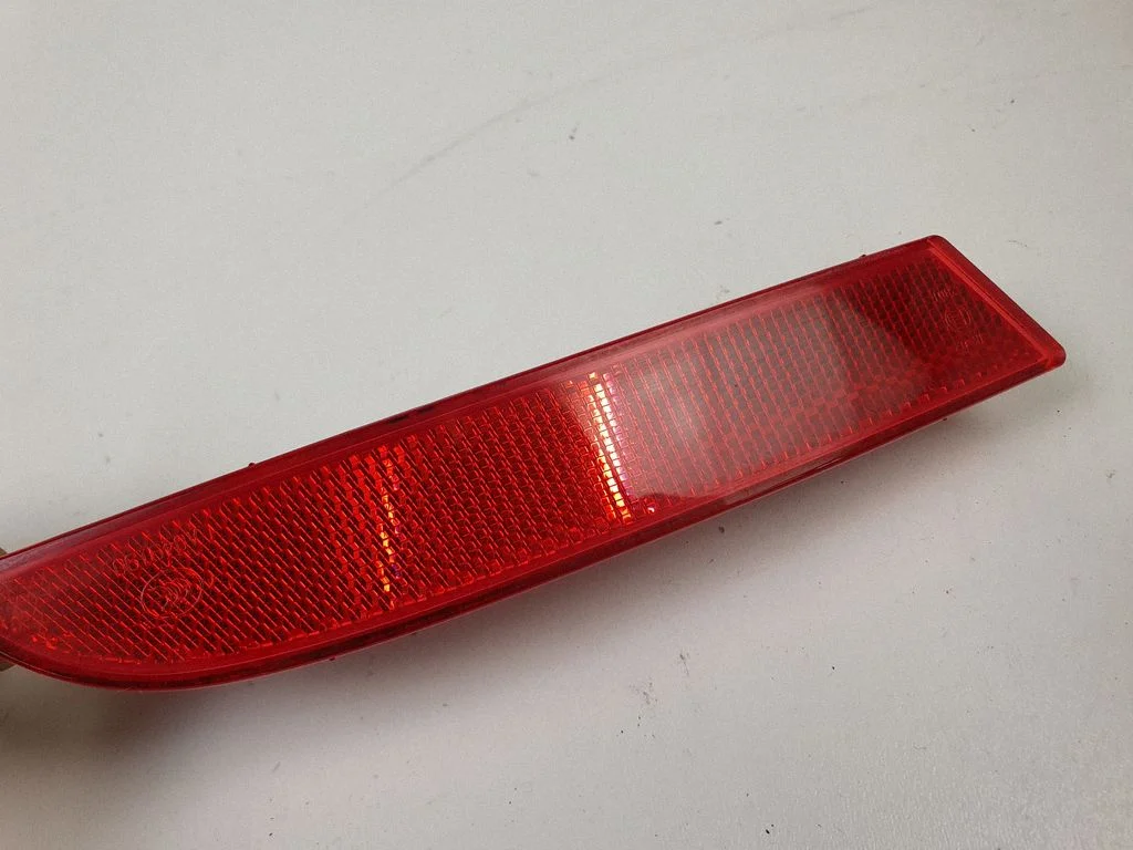 Rear tail light reflector – right