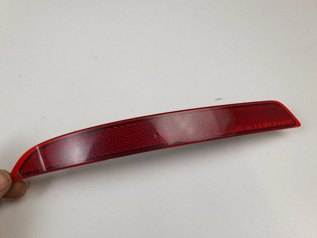 Rear tail light reflector – rear left