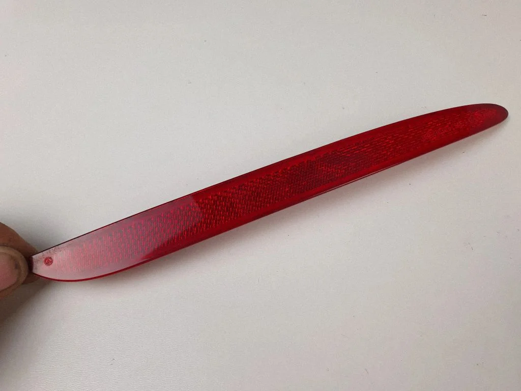 Rear tail light reflector – rear right