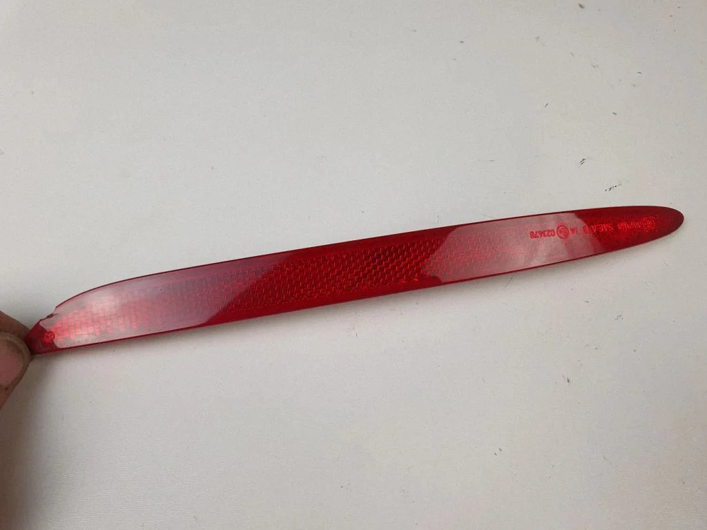 Rear tail light reflector – rear left