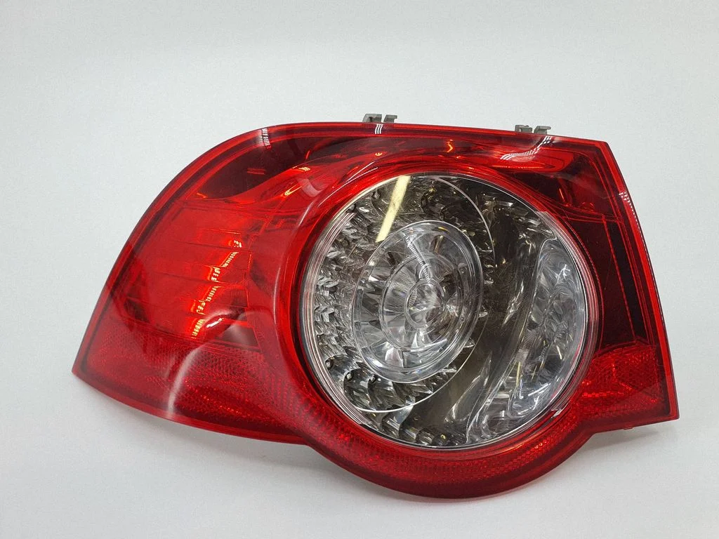 Rear/tail lights 1Q0945095