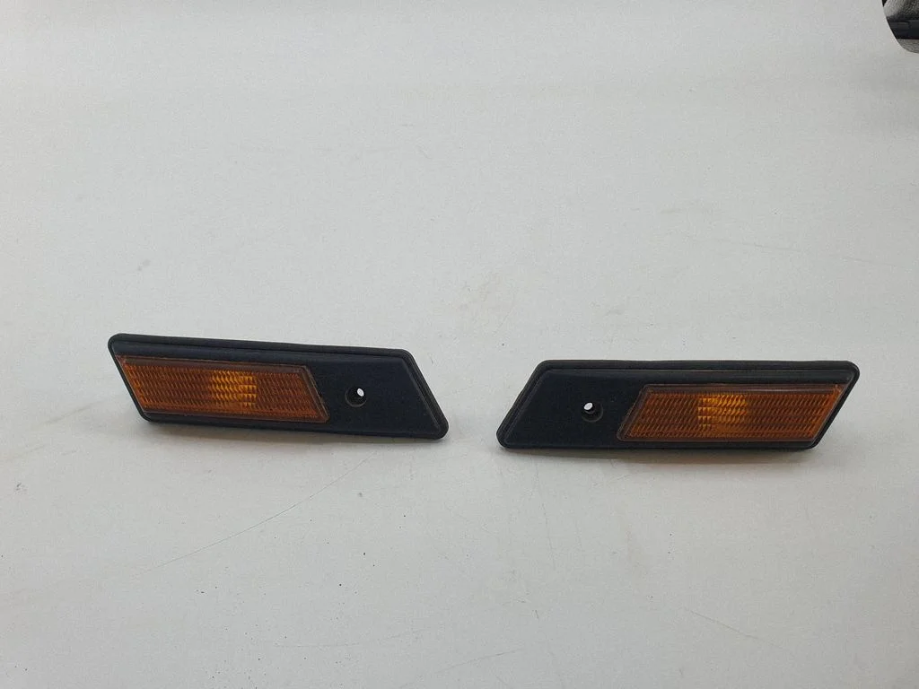 Front fender indicator light 13780149