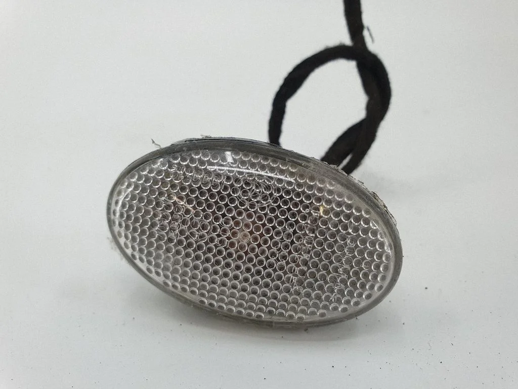 Front fender indicator light