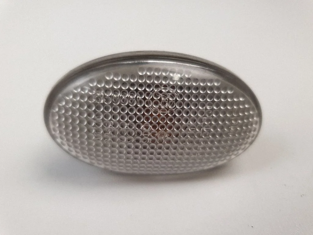Front fender indicator light
