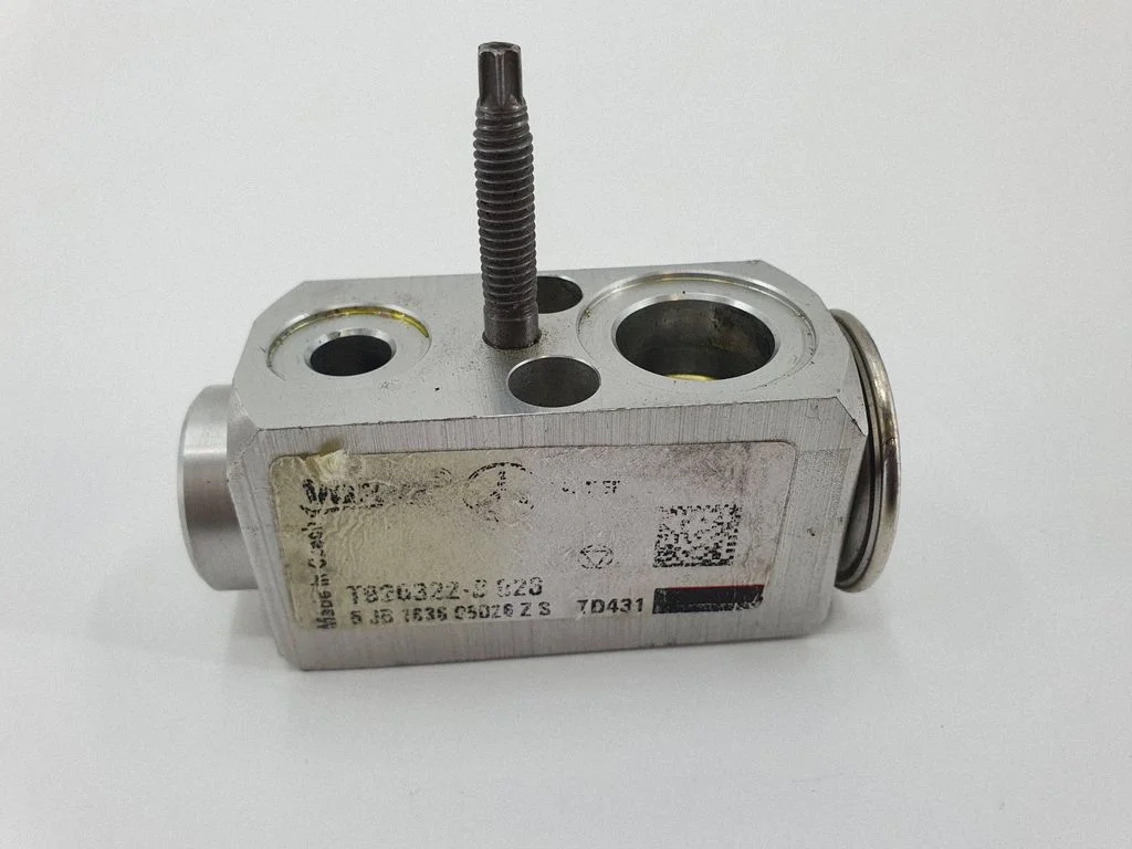 Air conditioning (A/C) expansion valve – Mercedes-Benz C-Class W205 (2014-2021)