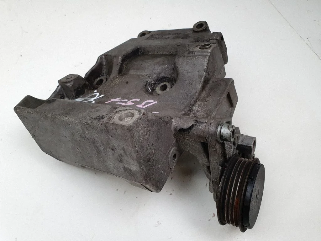Kliimakompressori kinnitusklamber – Volkswagen Passat B5.5 (2001-2005)