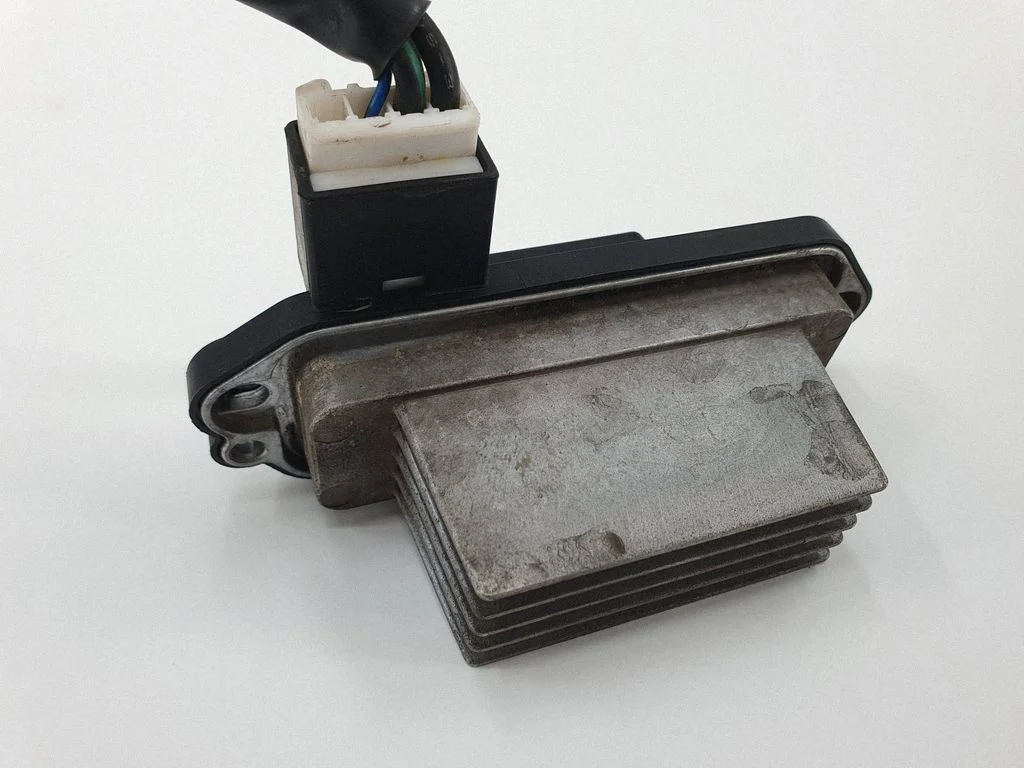 Salongipuhuri takisti HB180BP4M