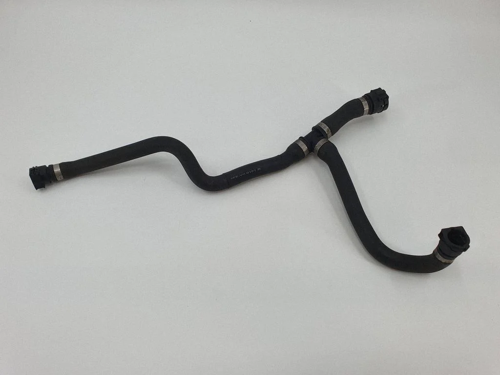 Engine coolant pipe/hose
