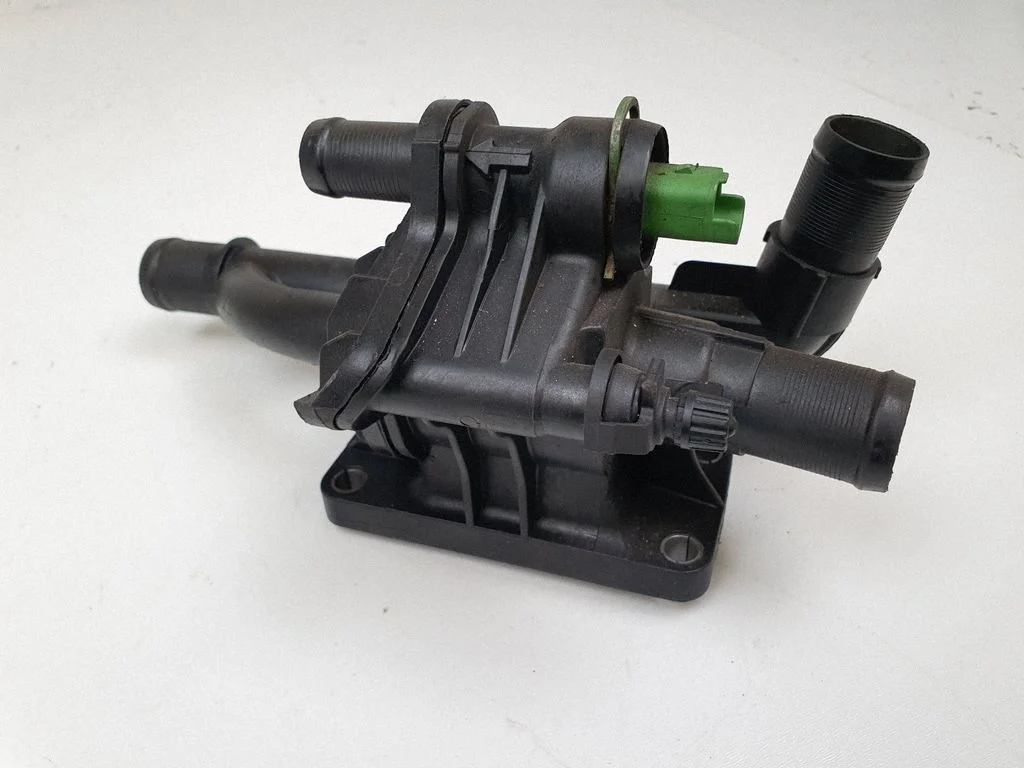 Thermostat/thermostat housing – Ford Focus (2010-2017)
