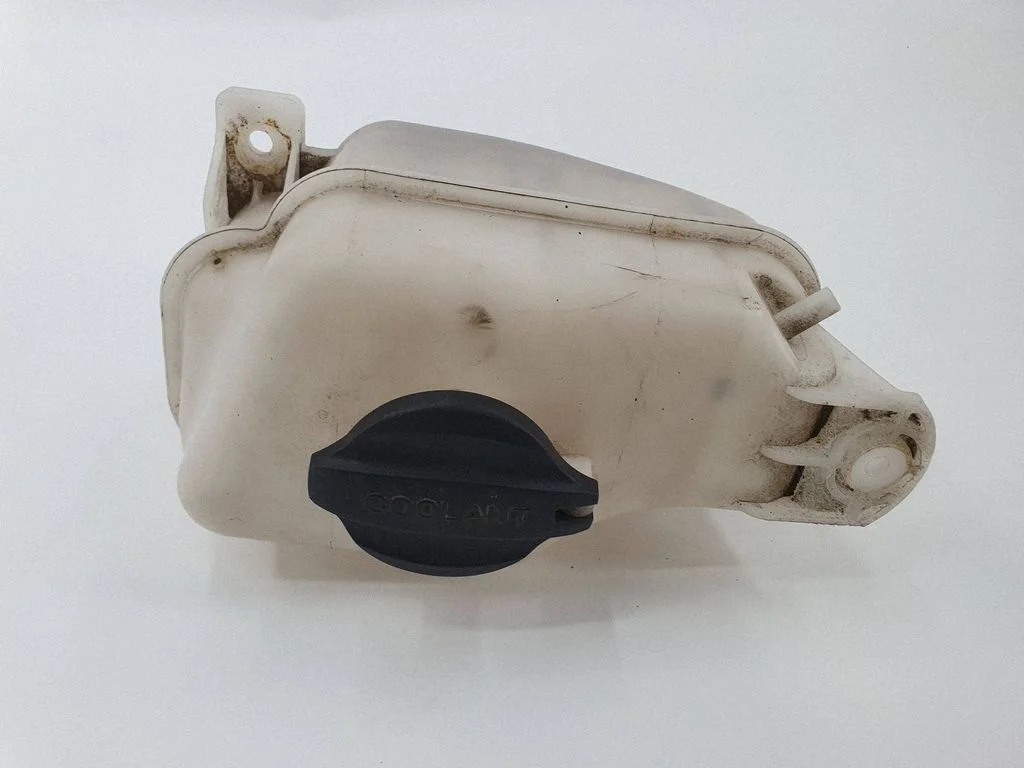 Coolant expansion tank/reservoir 254302W000