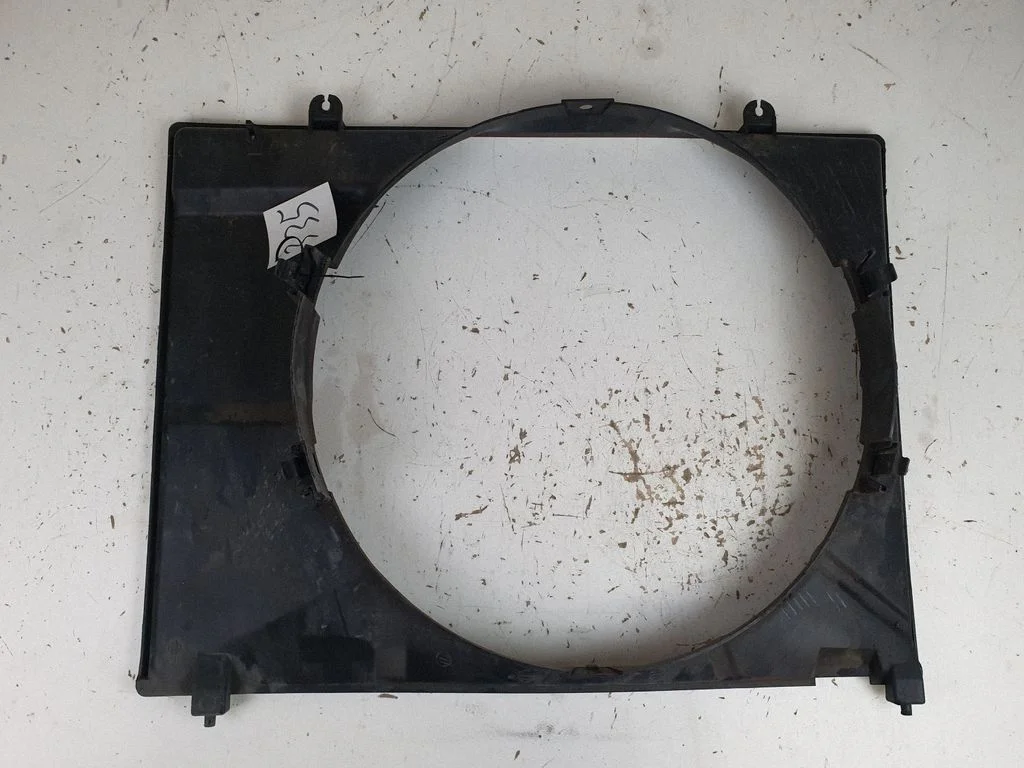 Radiaatori ventilaatori difuusor – Mitsubishi Pajero Sport I (1996-2008)