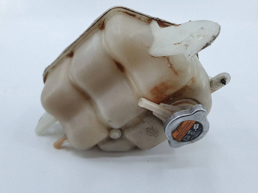Coolant expansion tank/reservoir