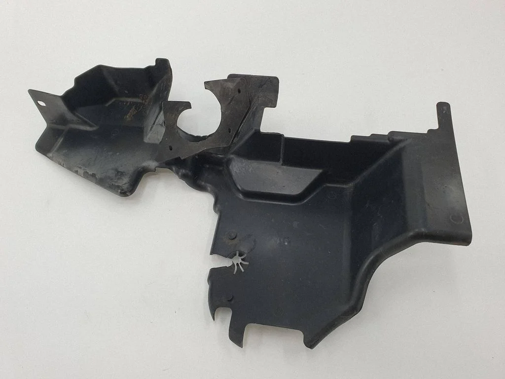 Intercooler air guide/duct channel F97225
