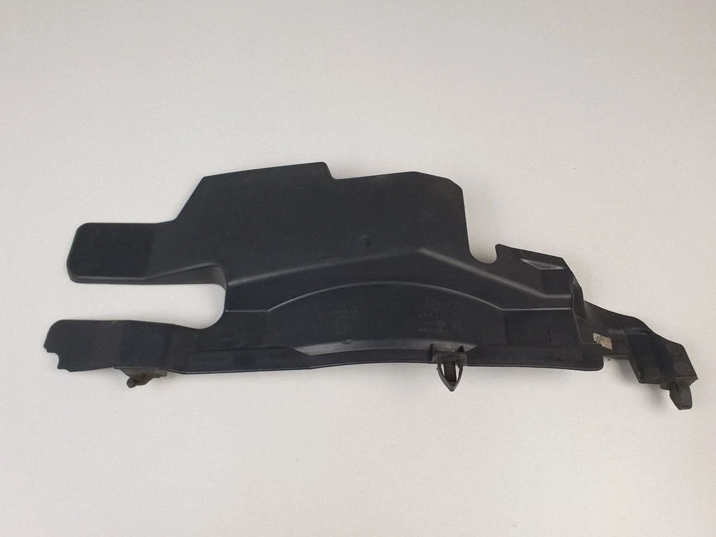 Intercooler air guide/duct channel – left