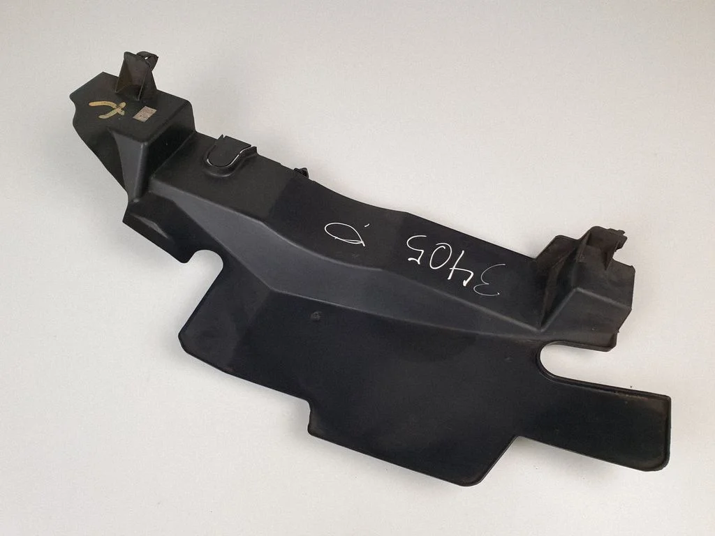 Intercooler air guide/duct channel – right