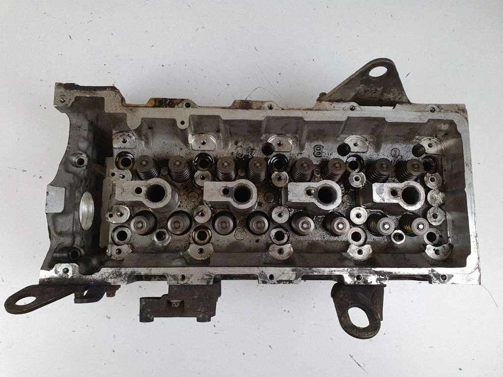 Engine head A6460101420